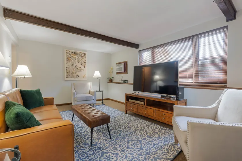 Spacious Clean 3 Bed Apartment 33 min from Boston - Image 1