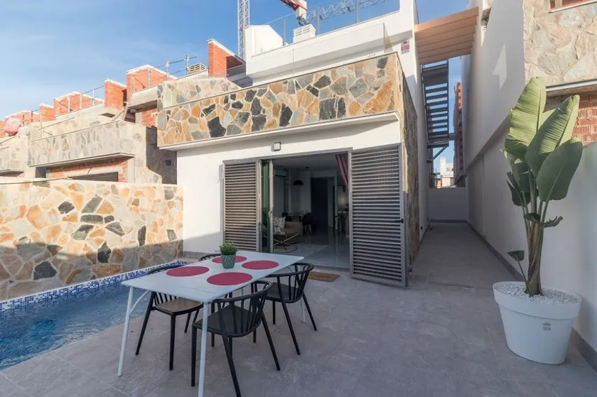 LUXURY 3 BED, 2 BATH DETACHED VILLA, PRIME LOCATION, ONLY 400 MTRS TO THE BEACH - Image 1