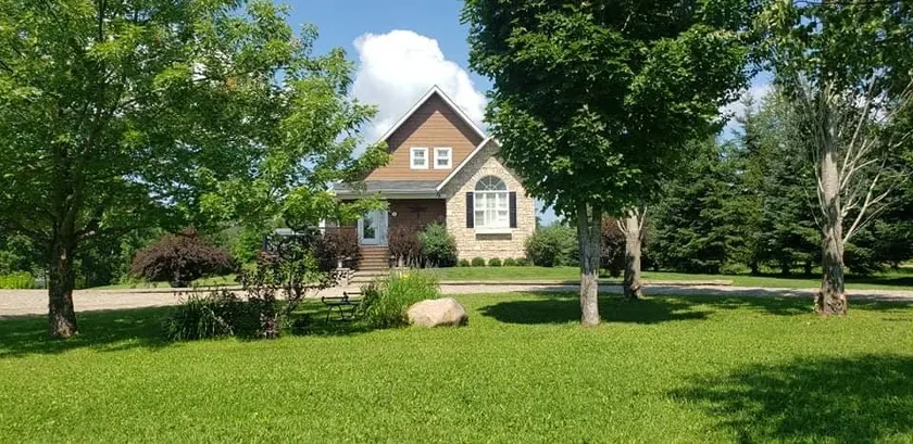 Chalet Ladouceur - lake front, stunning view - Image 1