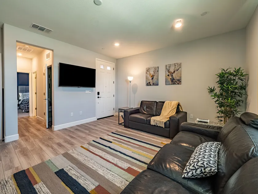 Brand new fully furnished one bedroom apartment - Image 1