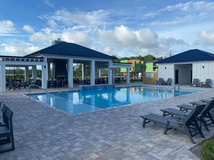 Beautiful Paradise Home - 1 Mile From Beach - POOL - Image 1