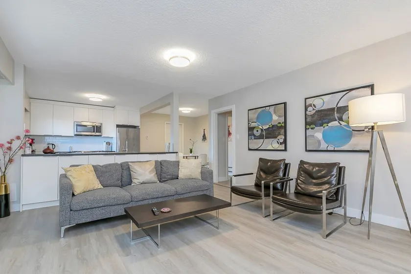 Spacious Oceanview Suite with Private Entrance - Image 1
