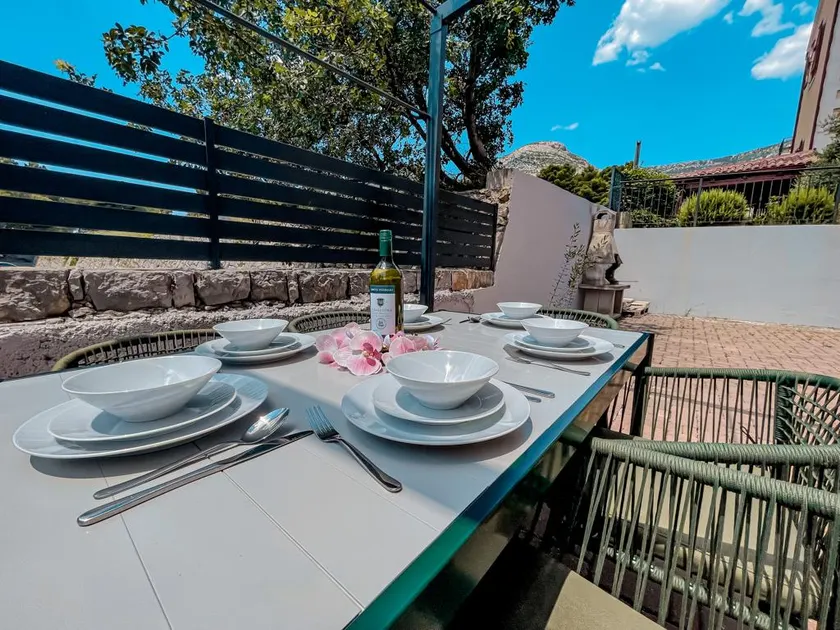 2BR steps away from beach, large terrace with BBQ - Image 1