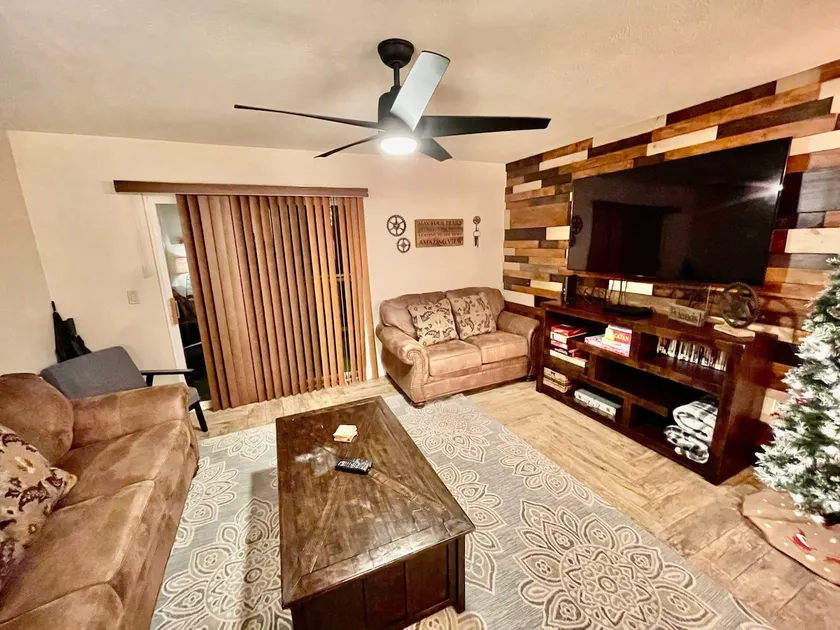 Abi's Place, No Stairs! Central Location!  Stylish!  3 BDRM 2 BA, Pool Available - Image 1
