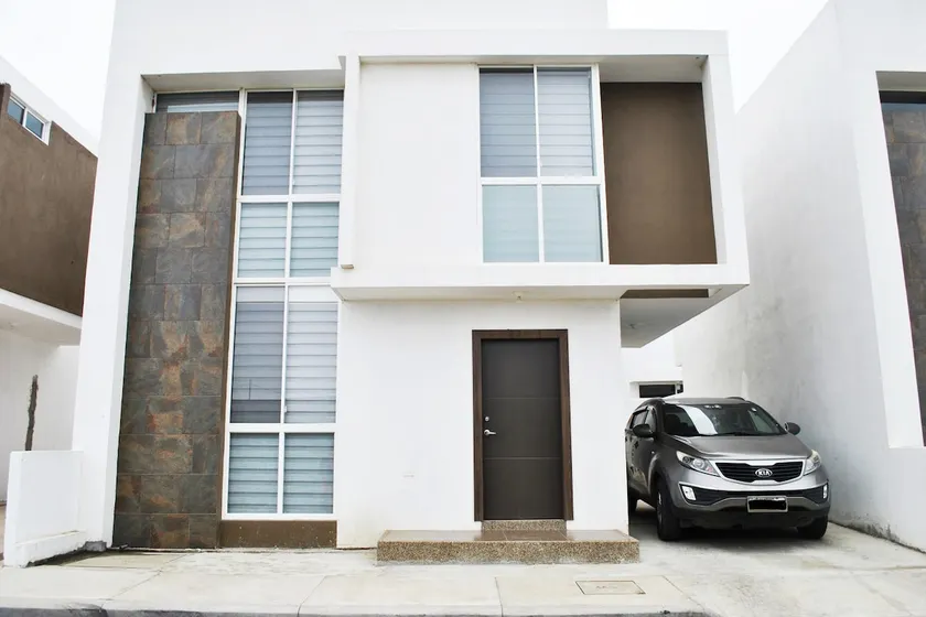 BEAUTIFUL FAMILY HOME! WITH POOL ACROSS FROM THE SEA - Image 1