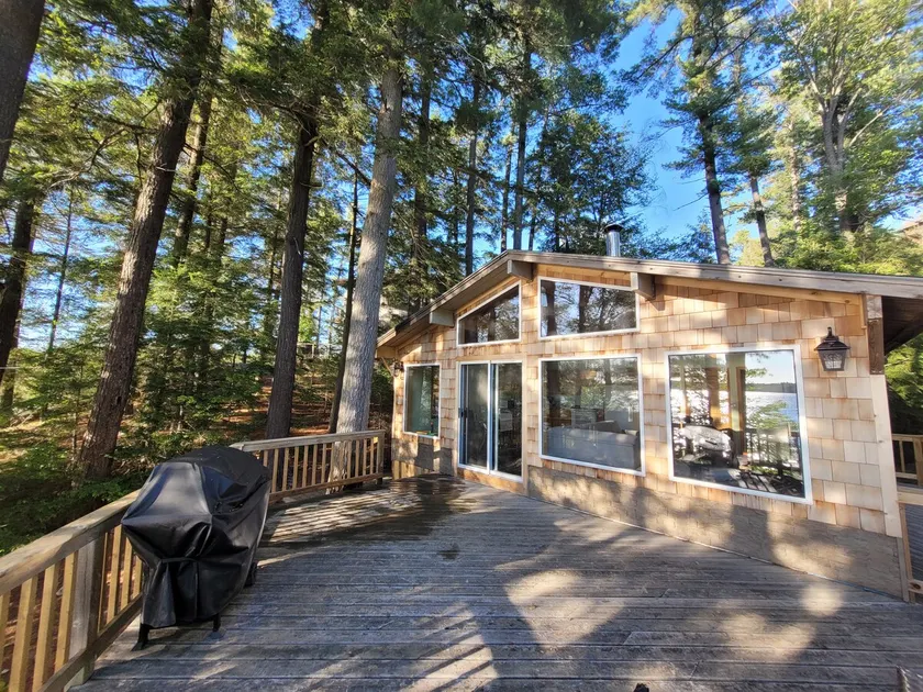 300ft Pristine Lakefront Newly Renovated Cottage - Image 1