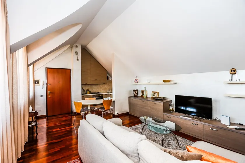 Prestigious 70 sqm near Milan/Rho Fiera/Airport - Image 1