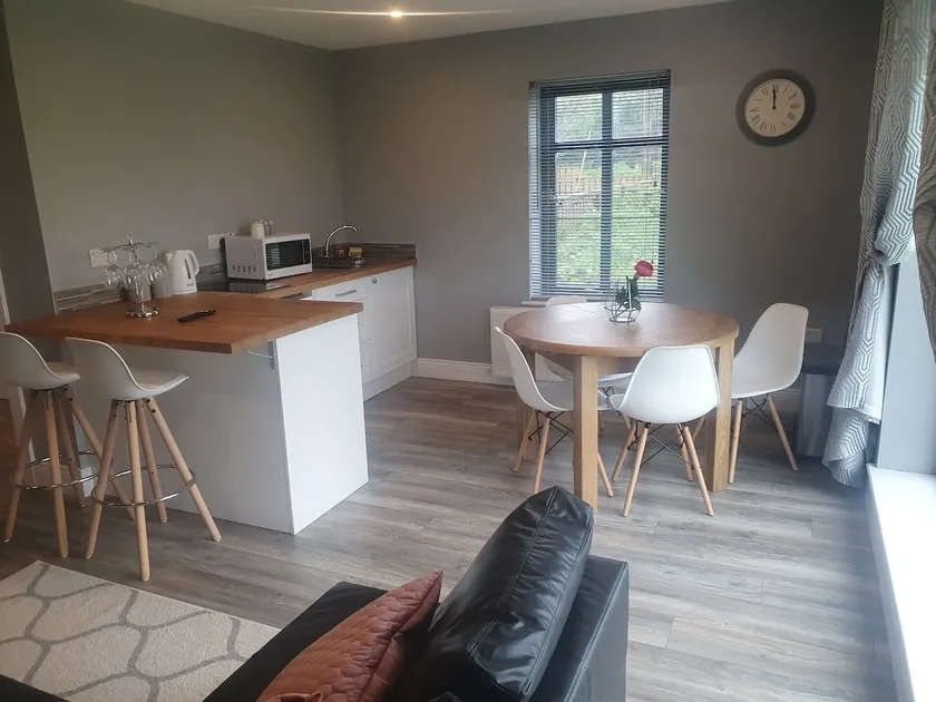 Lovely studio and bedroom appartment ensuite. - Image 1