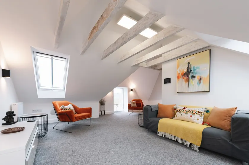3-bed duplex apartment with sea view - Image 1