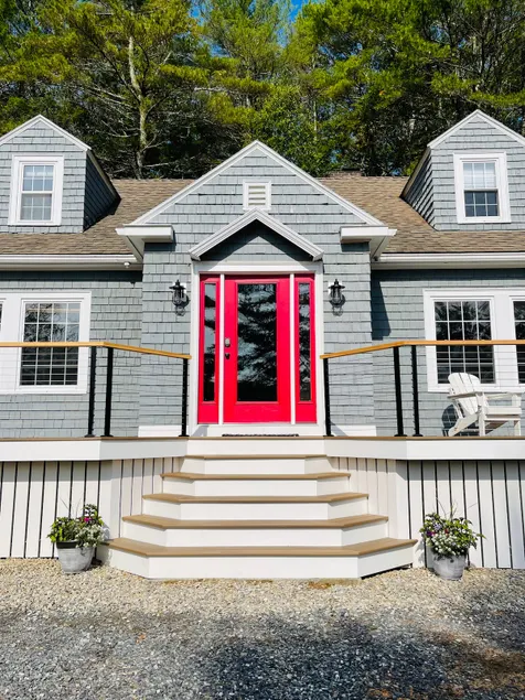 Renovated home with amazing waterfront views - Image 1