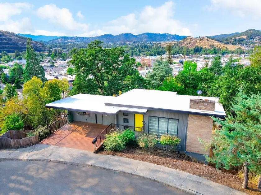 Hawthorne Haus - Image 1