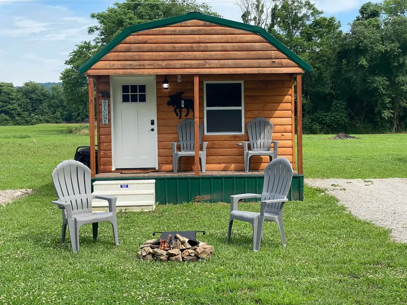 COUNTRY HAVEN TINY CABIN - 7 MIN WALK TO CAVERNS! - Image 1