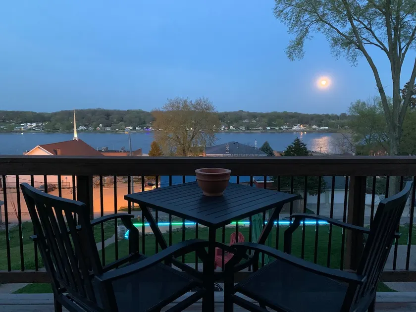 Mississippi River Views and Downtown LeClaire all in one! - Image 1