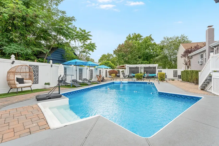 Chic & Elegant Retreat w/Free Parking - Image 1