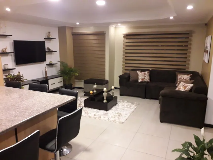 Modern 3B apartment in La Victoria Condominium. - Image 1