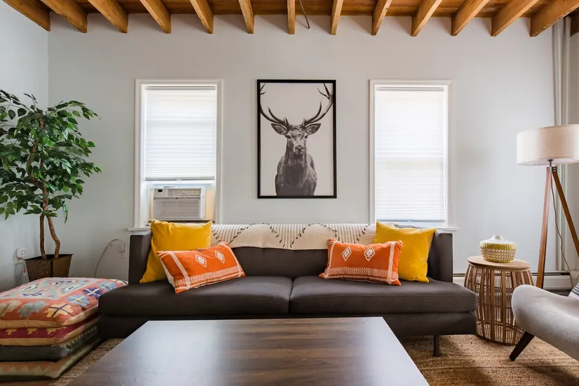 Charming Historic Home Near Waterfront Restaurants - Image 1