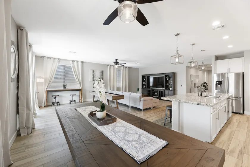 Modern 5 Bedroom, Double Master Elegant Home inn - Image 1