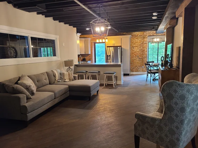 Lovely two-bedroom Industrial loft condo - Image 1