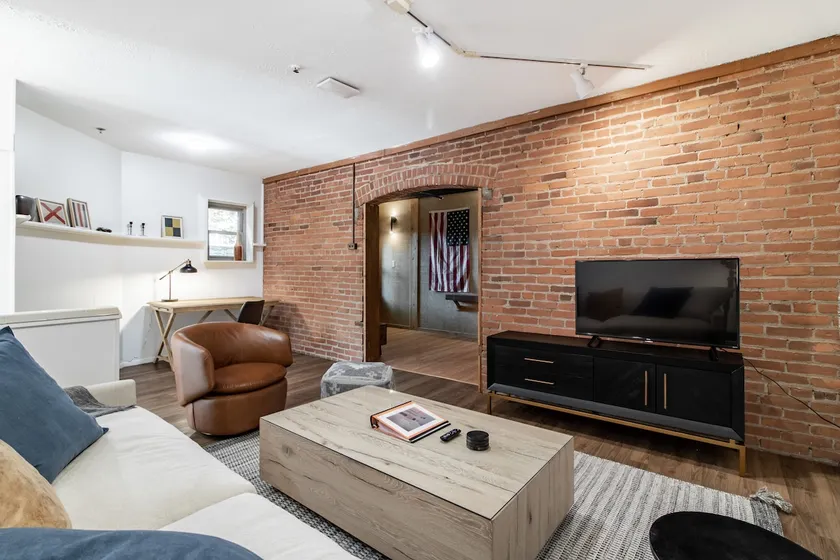 Cute 1Bed Loft at The Foundry - Steps to Riverside - Image 1