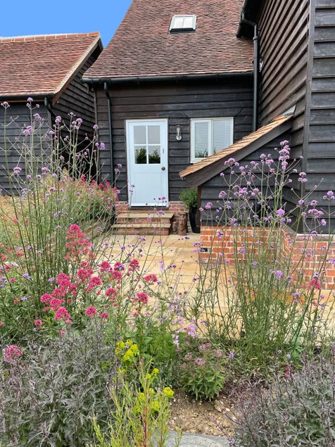 Cosy self-contained barn in rural setting - Image 1