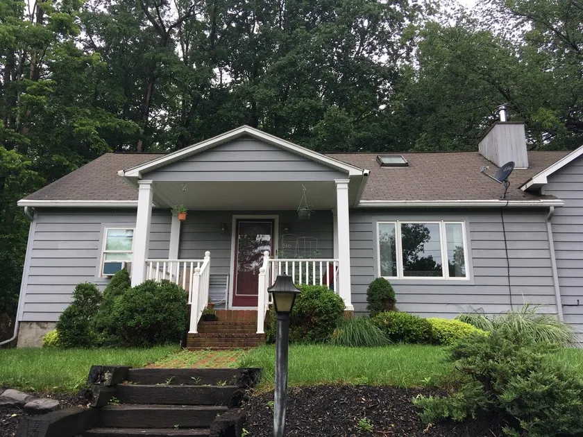 Comfy country house in the city. - Image 1