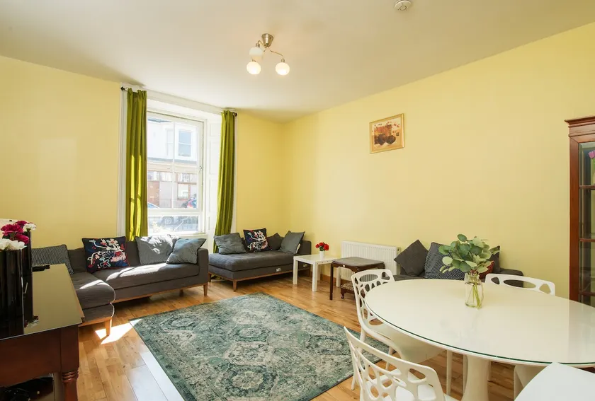 7 Bedroom Townhouse - Image 1