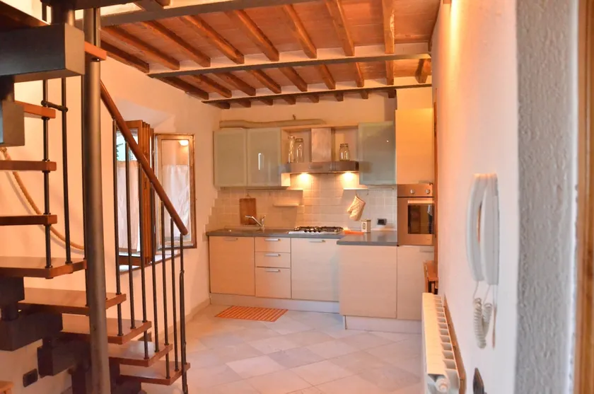 Apartment in Chiusdino with terrace - Image 1
