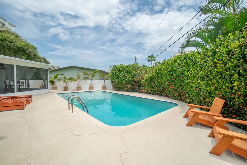 Mermaid Bay- Pool Home steps from beach- sleeps 10 - Image 1