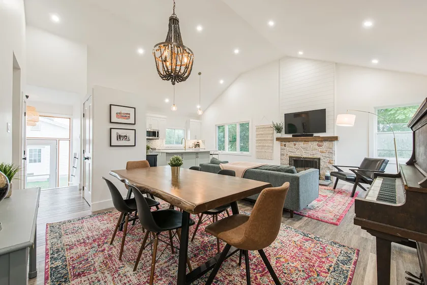 Cleveland Point Beach House - Image 1