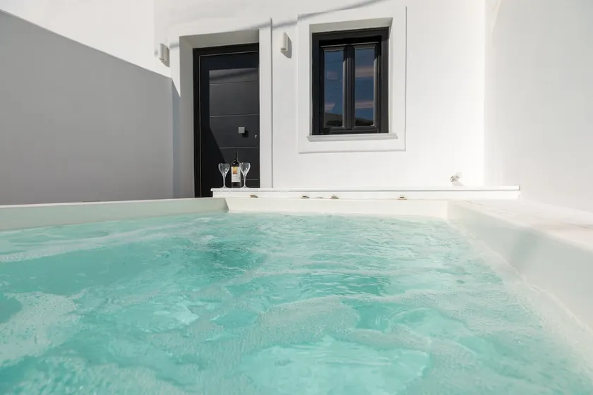 Nostos Apartments Kamari - Image 1