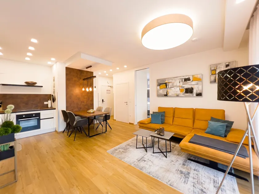 Penthouse with two bedrooms and parking - Image 1