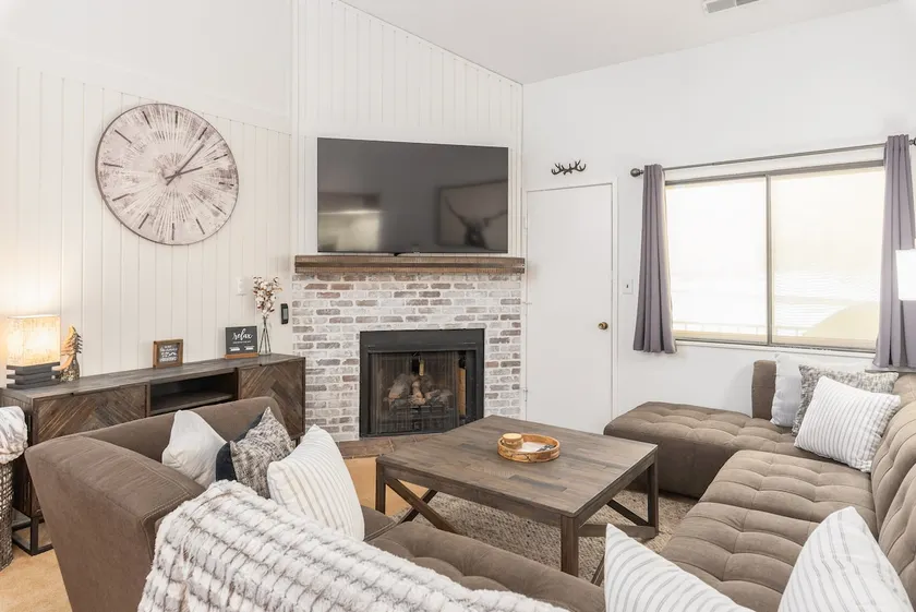 3 BR, 3 Bath sleeps 10.  Next to Giant Steps Lodge.  Ski in/out - Image 1