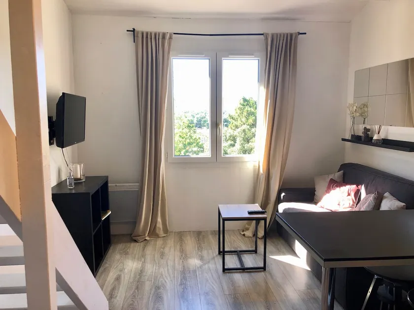 Air-conditioned studio with pool near Saint-Tropez - Image 1