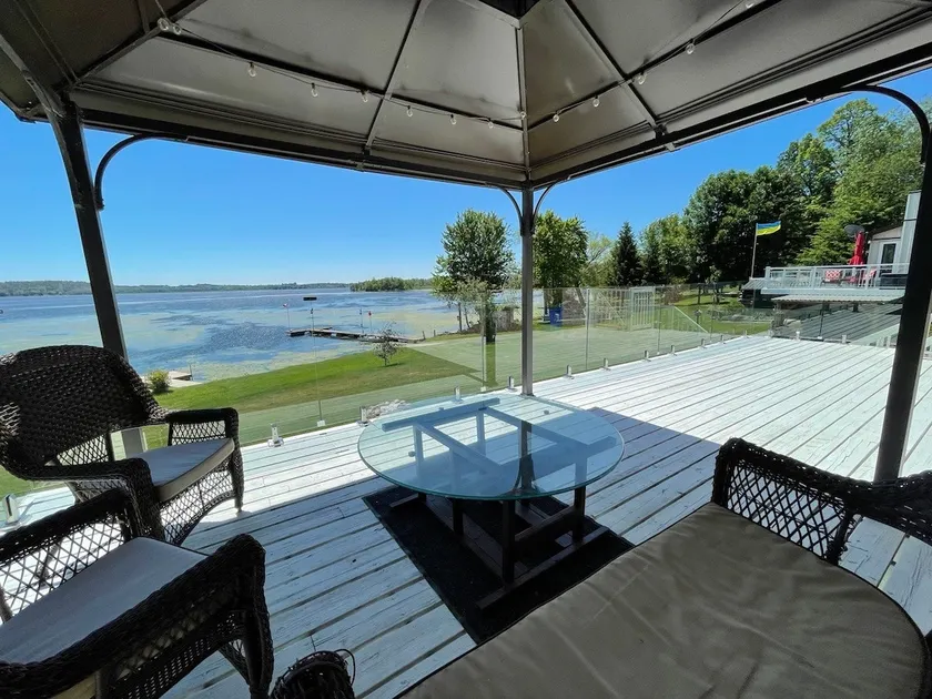 Beautiful Lakefront Retreat Rice Lake with HOT TUB - Image 1