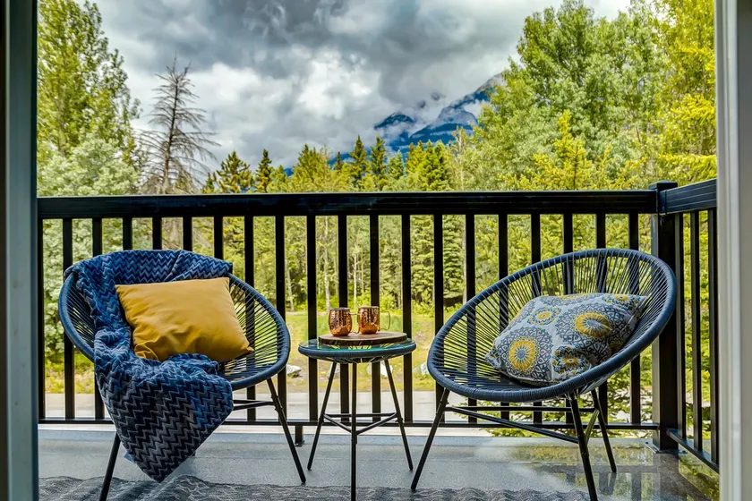 Lovely 3-BR condo w/Hot Tub at the Edge of Canmore - Image 1