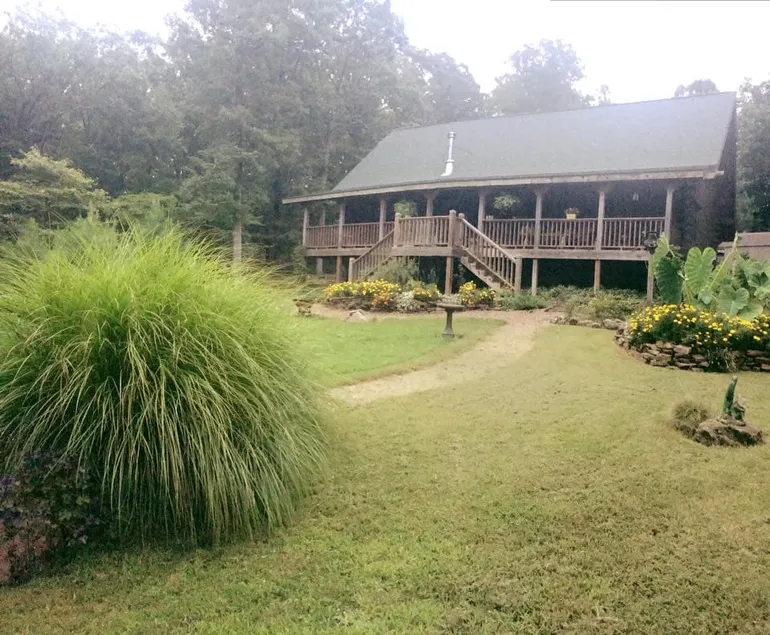 Spacious Log Cabin Retreat @ Honey Hollow in NWA - Image 1