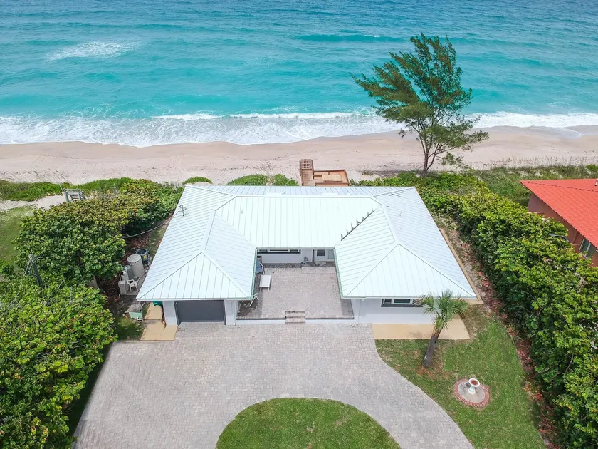 Oceanfront Modern Home with Private Beach - Image 1