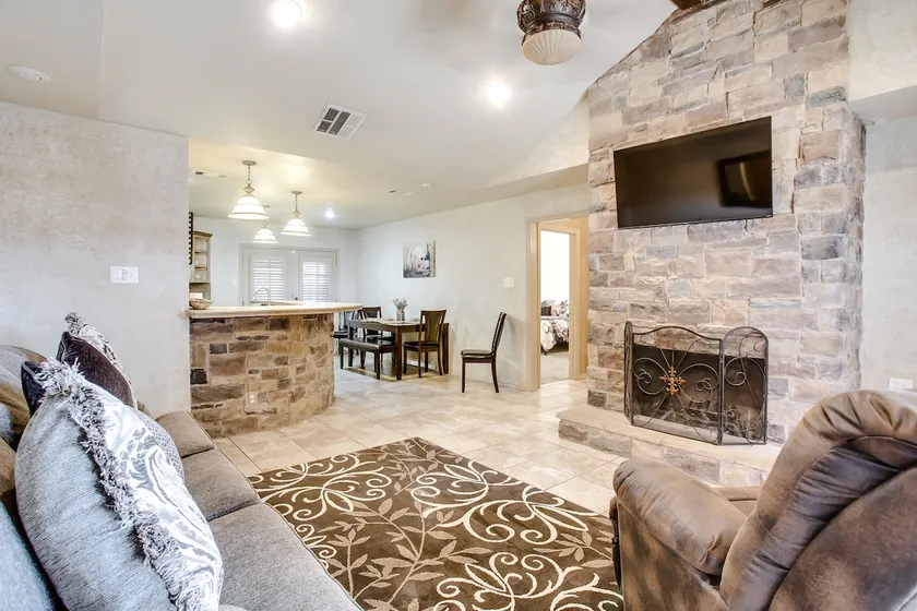 Updated townhome near TTU & Medical District - Image 1