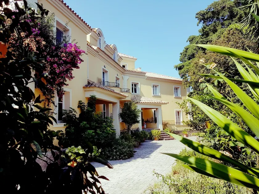 Maison de vacances spacieuse proche de la plage idéale pour un groupe d'amis ou en famille - Image 1