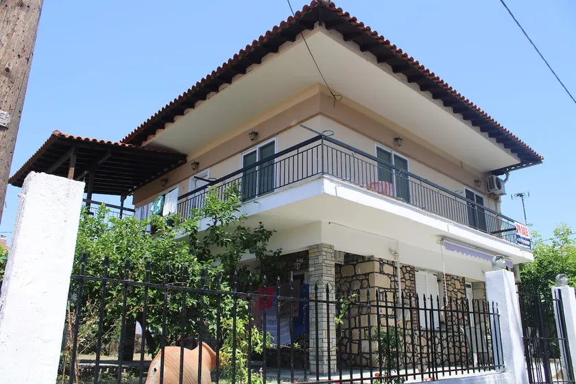 Lovely Sea House - Image 1