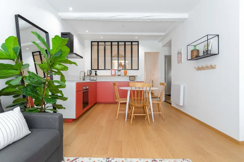 Large 2-room apartment - 100 m from the sea - AIR CONDITIONING - Parking included - Image 1