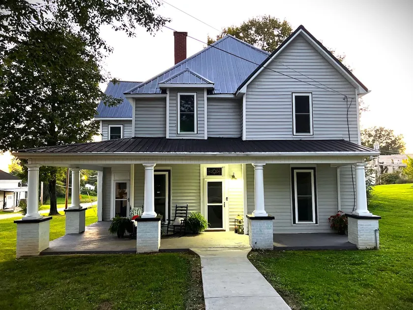 Stonecipher Manor - Image 1