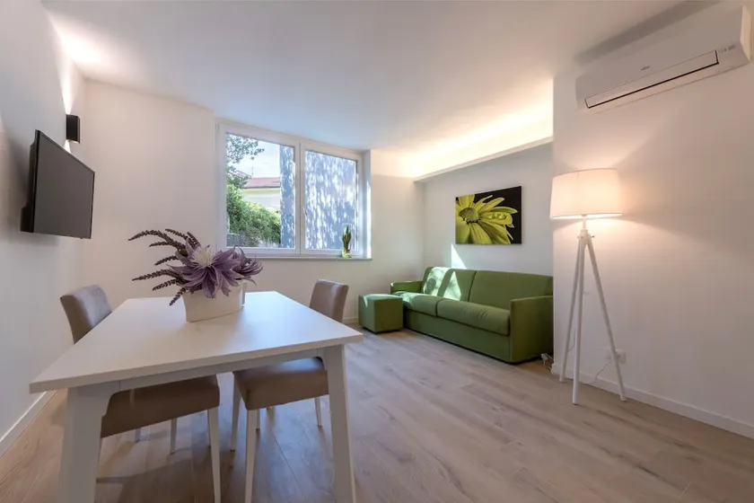 Two-room apartment in Barcola, near the sea - Image 1