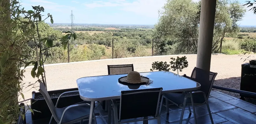 Pleasant 2 bedroom between sea and mountain - Image 1