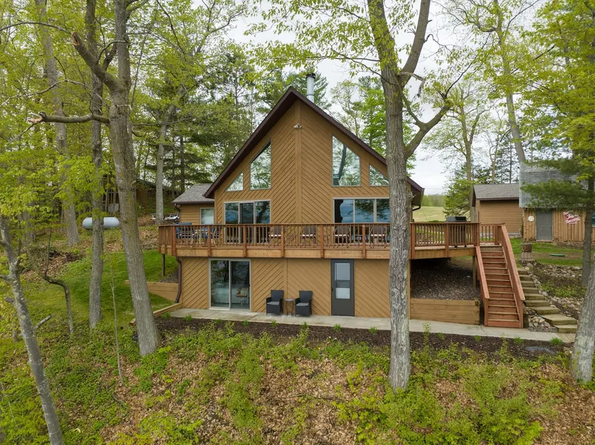 Beautiful Lakeside Cabin on Long Lake - Image 1