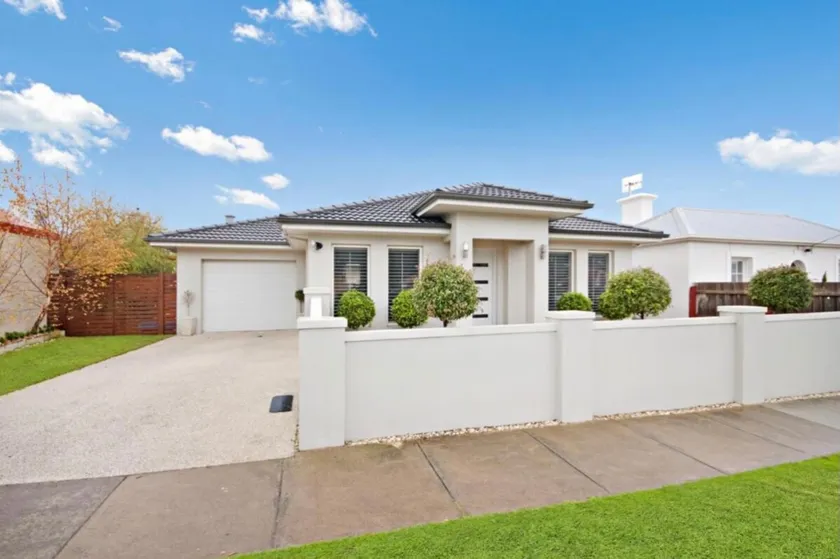 Central Warrnambool Townhouse - Image 1