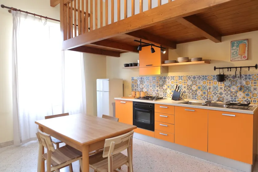 Super Bright Apt With Balcony In The Old Town - Image 1