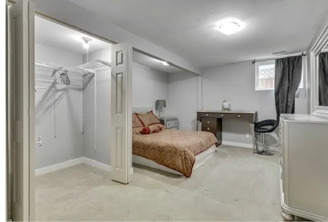 Bright, elegant guest suite. - Image 1