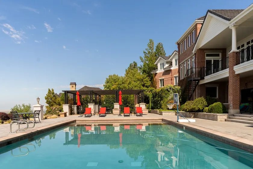 Perfectly Secluded & Secure Mountainside 1-Bed/Bth - Image 1