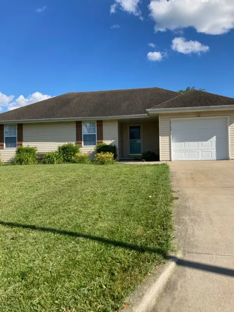 Cheerful 3 brm entire home w/free parking - Image 1
